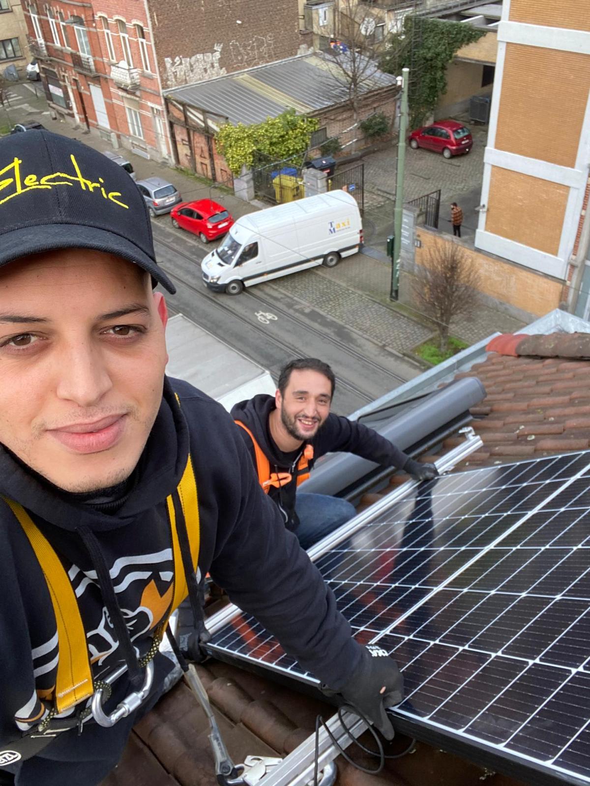 Installation de panneaux solaires et batterie par ElectricienServices